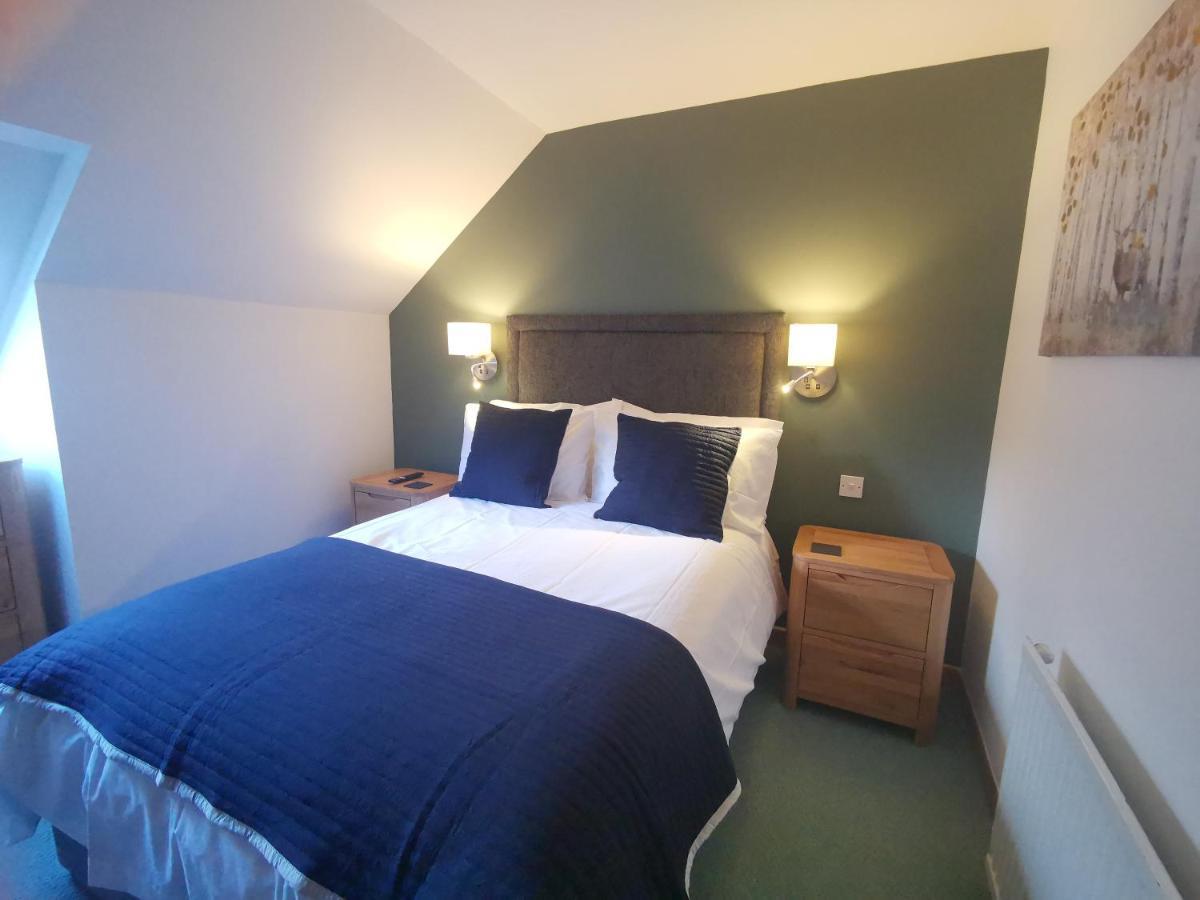 Lochbroom Lodge Уллапул Экстерьер фото